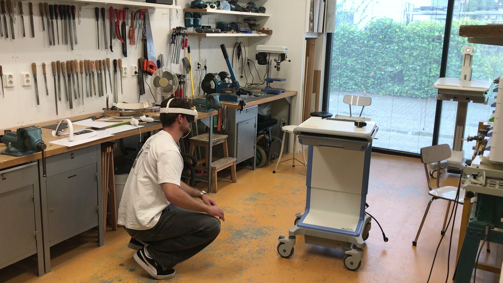 The full-scale cart reviewed in mixed reality — Frerik Meurs reviewing his detailed frame work